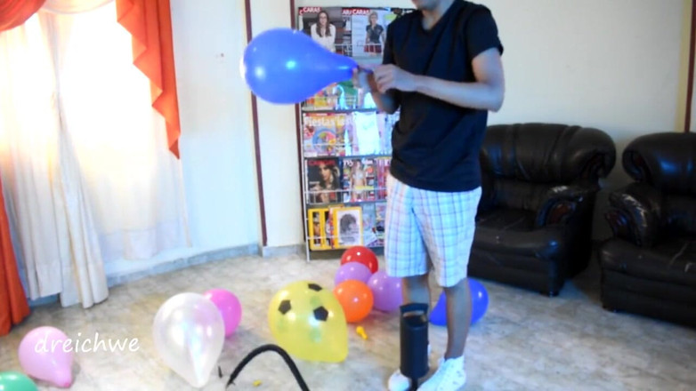 Dreichwe: Ballons mit den schuhen zermalmen