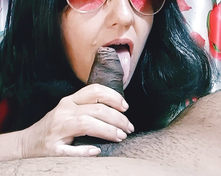 Bolly Karma: Nadržená služka kouří svého pána čůráka