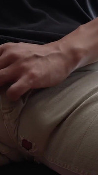 Série de défis edging : je fais tourner ma bite autour de mon short