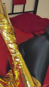 Pijat kaki geisha dengan kaki yang melengkung