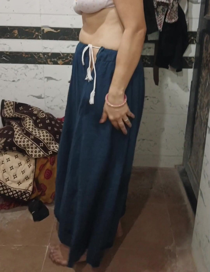 Priyahot77: Priya Bhabi Peticot Open Video Shoot