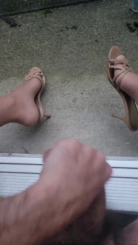 Cumming on Feet Outside