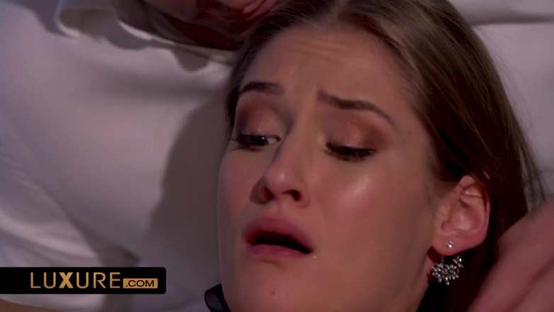 Luxure: Hij deelt zijn vrouw met een andere man