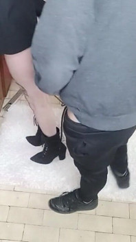 Šéfka, dáma, která se na mě prohlížuje