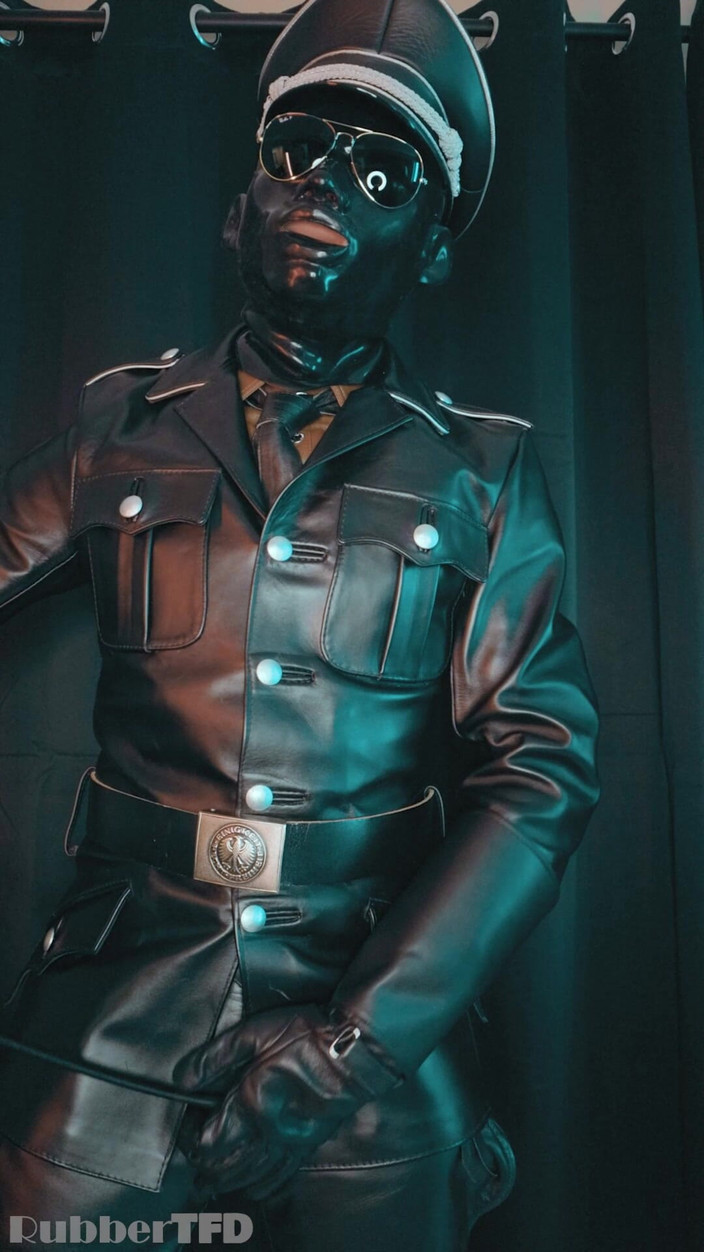 RubberTFD: VK návrat kožené maskéry