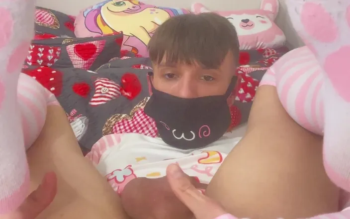 FemmeTwunkie: Cute Femboy Fingering in His Bed