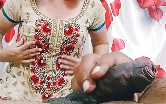 Bolly Karma: Une très belle MILF se fait baiser le matin