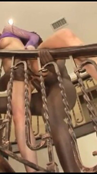 ホリー・ウェリンは彼女のお尻が黒いコックに犯されるのが大好き