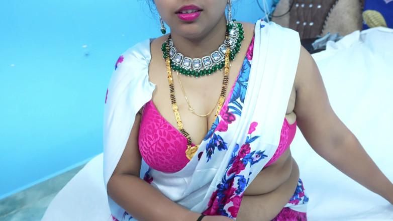 Nelam bhabhi: Une bhabhi desi se fait masser et sodomiser, audio sexy