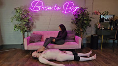 Domestic femdom: I Miei Piedi Sono Sudati Dopo Un Duro Allenamento