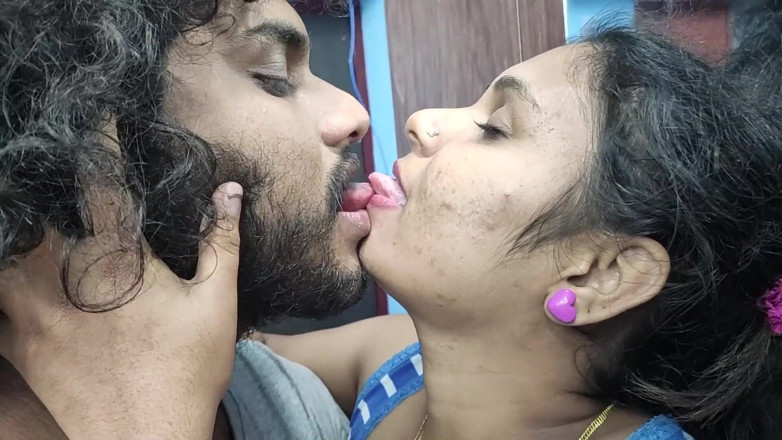 Vaigavarun45: Shimmy and Tracks Removal and Hot Kiss with Boobs Press...