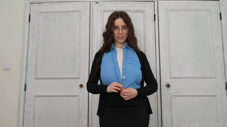 ElizaTheModel: Striptýz na roztrhání oblečení