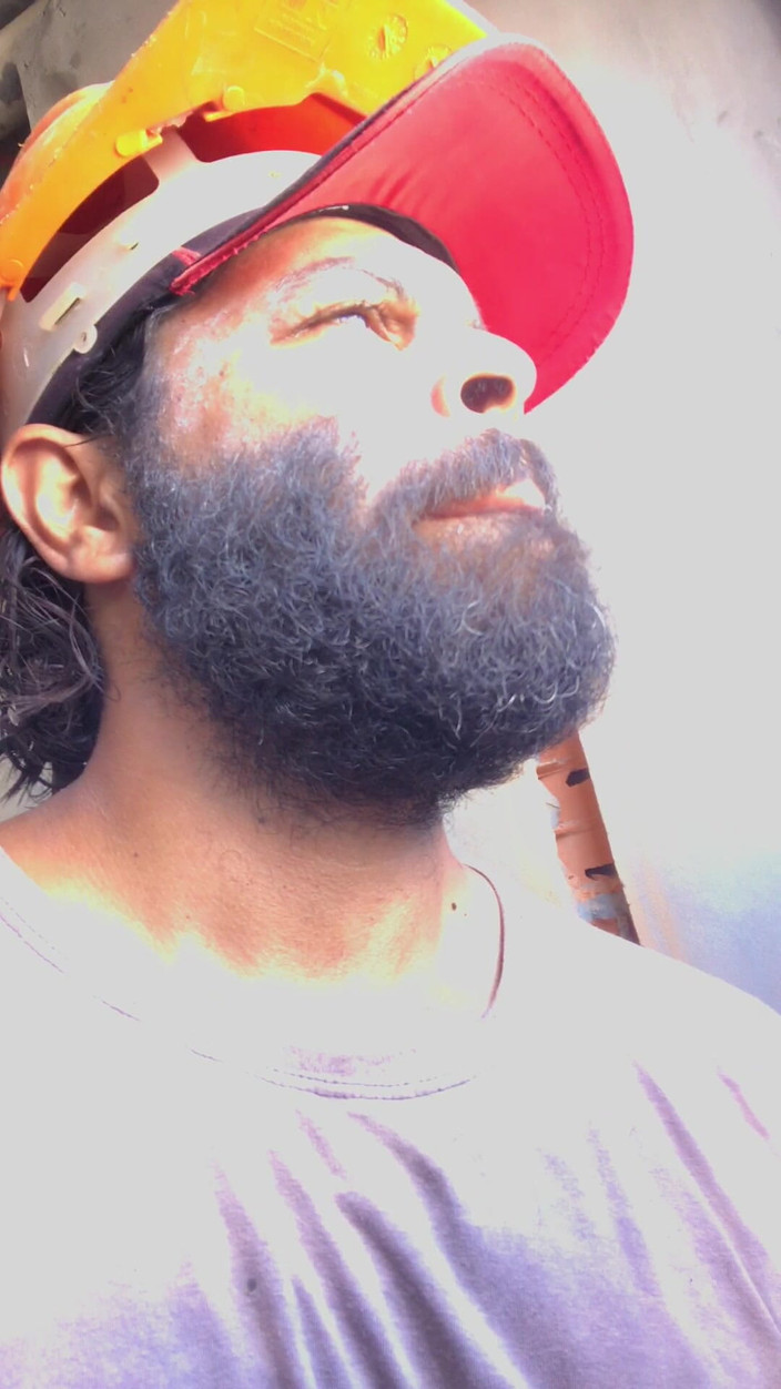 i7Bernard: Umbra masturbării în industria construcțiilor