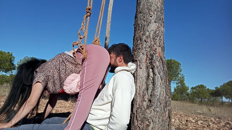 fartingclub01: Pierdzenie mu w twarz, podczas gdy miażdżę go między moją...