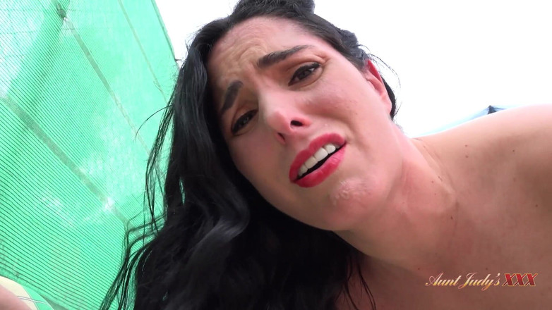 Aunt Judy's XXX: Tatiejudysxxx - Linda Del Sol, MILF Espagnole Sensuée, Séduit Le Garçon...