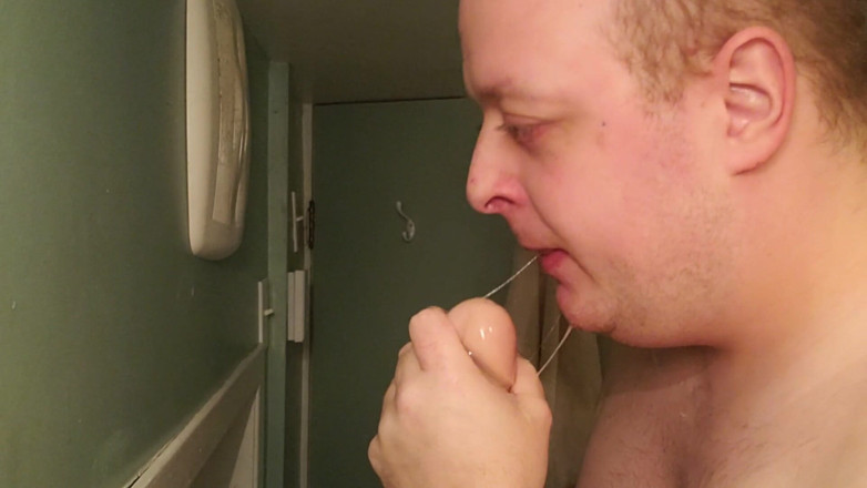 Charlieboy69: Diep in de keel 30 cm dildo dag 6 deel 3