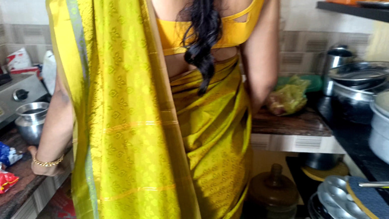 Pushpa porn: Housewife Kitchen Romance