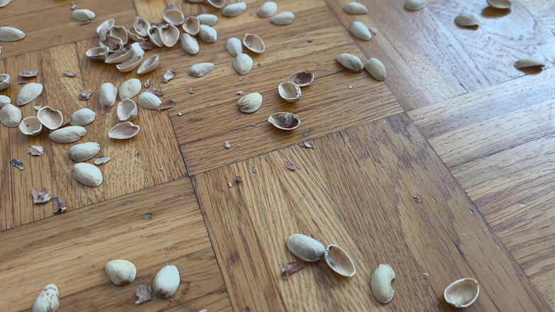 Your QueenXoXo: Femeie de 130 kg care se plimbă pe shells de fistic -...