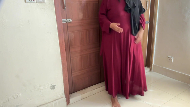 Aria Mia: 부모님이 집에 없을 때 내 큰 엉덩이 이복 여동생 따먹기