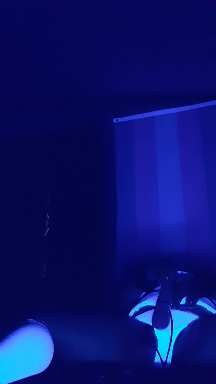 Roxxie rae page: ブラックライト・セルフボンデージ