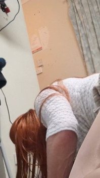Charlotte se vrací ke svému dildu