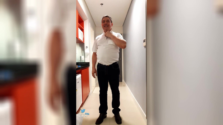 Carlos And Junior: Papà caldo che si spoglia