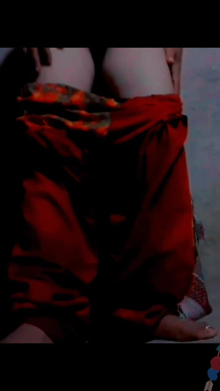 TricolorMusic3: Quente sexy linda garota mostra buceta muito quente