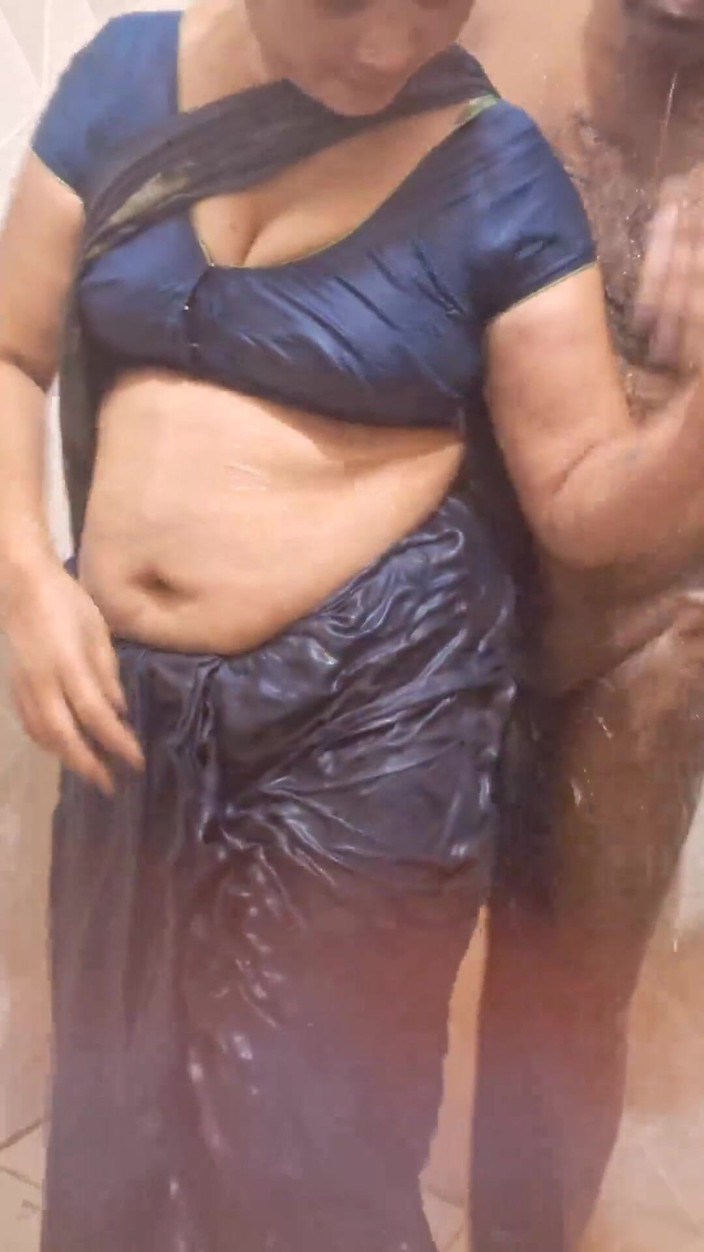 Sexy sindu: Tante badet mit ehemann in sari