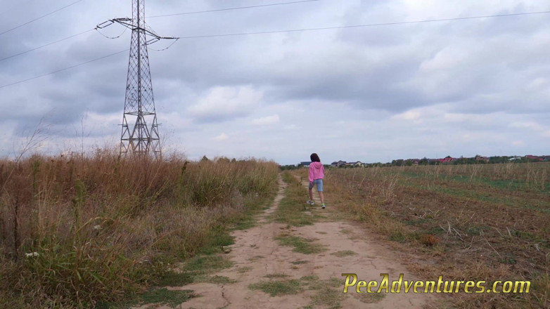 Pee Adventures: Wetting her clothes out for a jogging