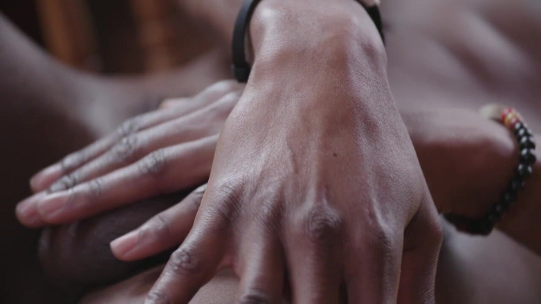 Himeros.tv: Aime-toi de la tête aux seins