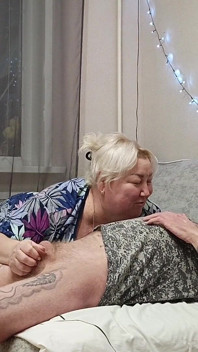 Madrasta engole porra depois de boquete profundo