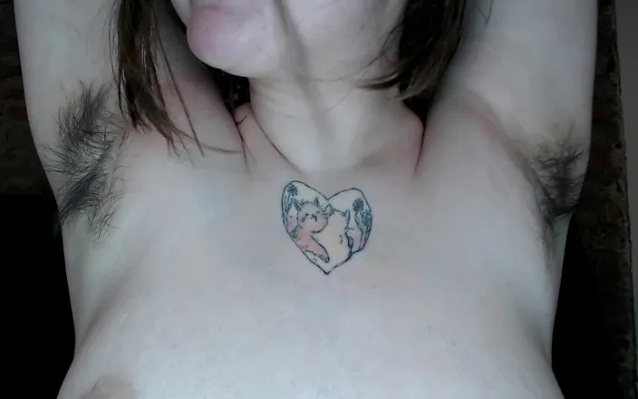 Rose Sharp: lick hairy pits enjoy bodytour and hairy pussy