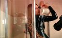 Arya Grander: Leopard karet lateks mencetak catsuit dan susu di kamar mandi....