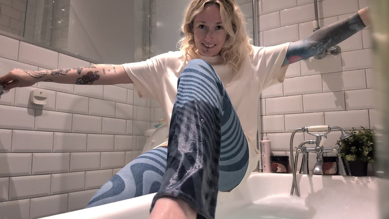 Liberation in motion: Просочений і здивований: моя перша ванна в одязі