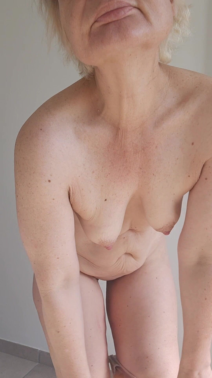 Sofy13: MILF Madura Y Zorra Esta Se Desnuda Para Ti