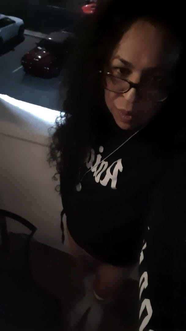 Zoeydoll: 酒店阳台上的深夜