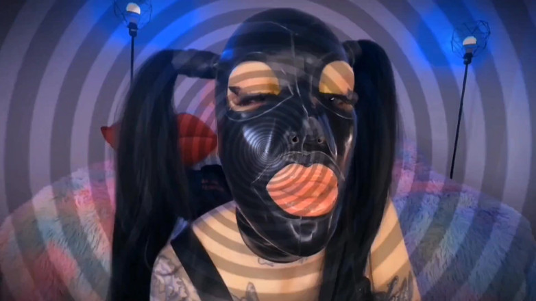 LDBMistress: L'incantesimo della dea trong latex, aroma joi ita