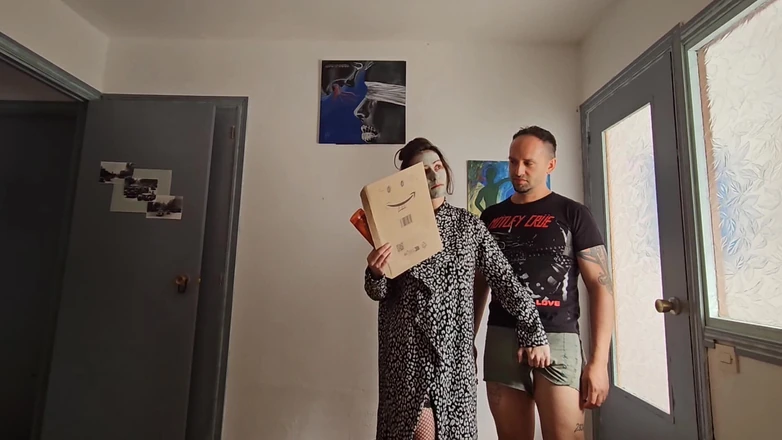Maria Von S: The Amuzoon Delivery Boy