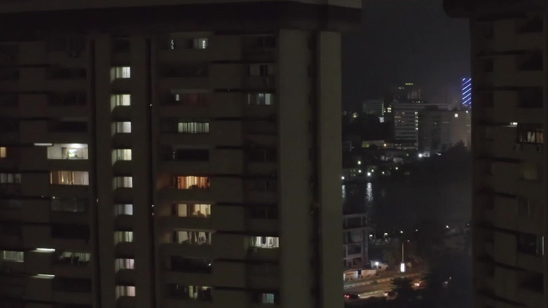 RealPunting: Büyük memeli orta yaşlı seksi kadın genç adamla sikişiyor