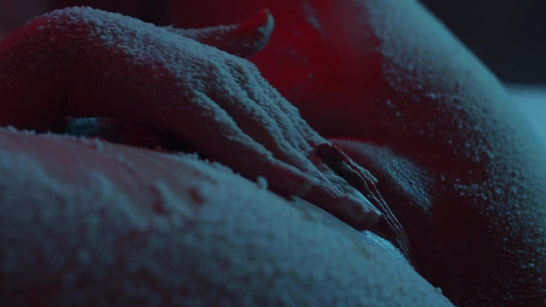 Adalina Smith: Sníh padající na moje prsa a kundičku - Softcore vánoční škádlení Detailní