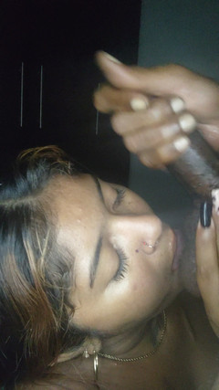 PABLO N3GROBAR: Lil latina draine l’amour avec une grosse noire