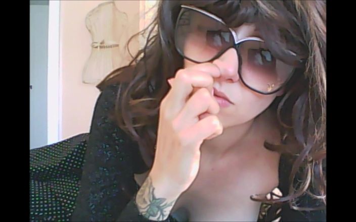 savannahamatoriale: 小心！有一个性感的舔舐者：）
