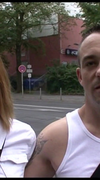 A prostituta ruiva adora sexo oral e lambida de buceta