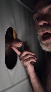 Barbu au gloryhole
