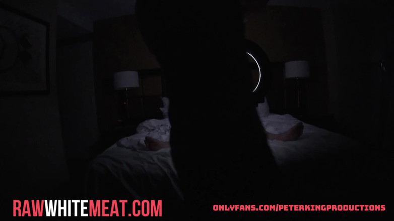 Raw White Meat: Un étalon blanc baise une latina fileuse, bts