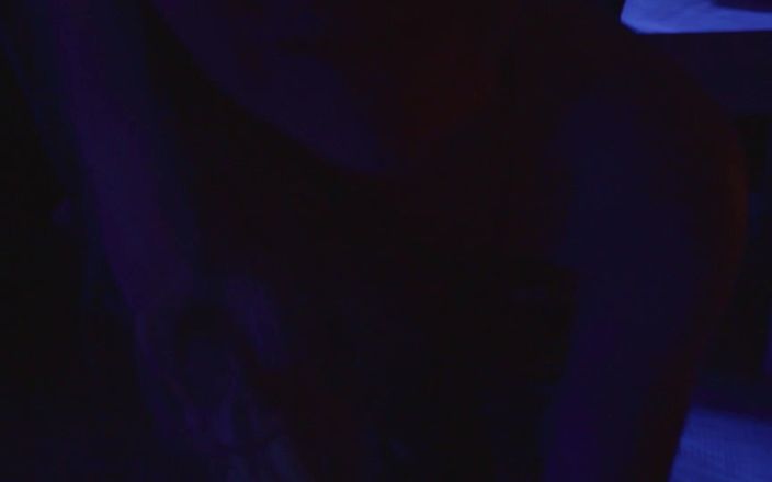 Petite Asian hefburg: Miauw pour Moi Kitty