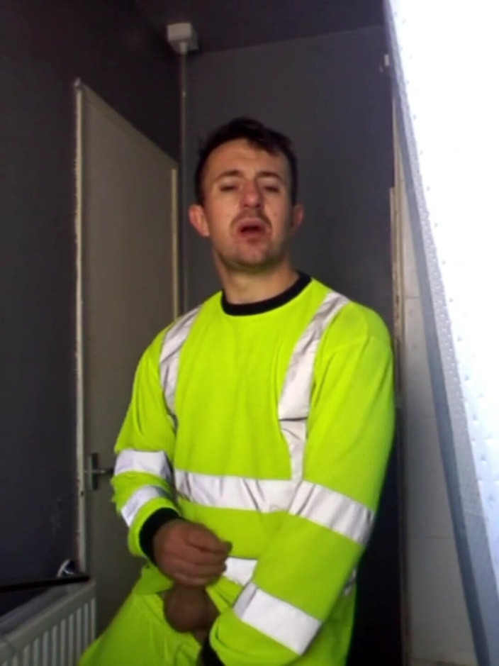 Carl Cagedwarrior: Cagedwarrior si spoglia dopo il lavoro e si mostra un...