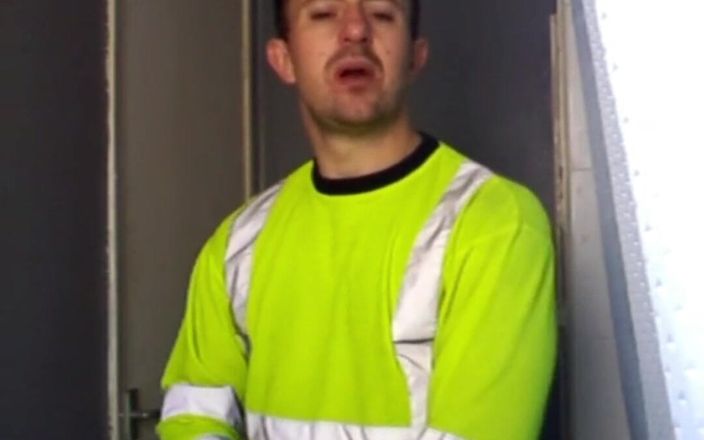 Carl Cagedwarrior: Cagedwarrior - dezbrăcare după muncă cu o pulă mare