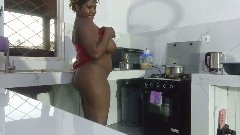 BMCs: Saya pergi berhubungan seks dengannya di dapur memasaknya untuk suaminya...