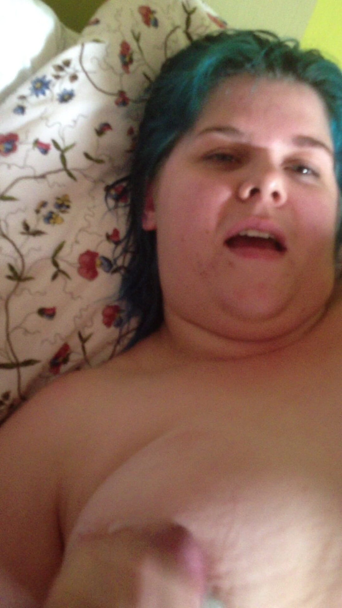 barefootongrass: 青髪フェラチオ